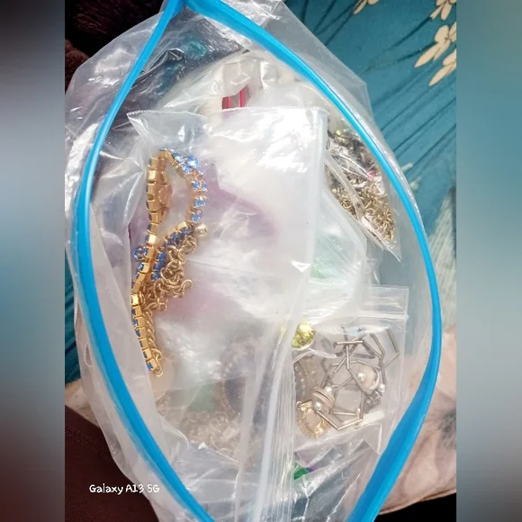 Selling a large bag of necklace.Lots of vintage to CHOOSESilver, turquoiseETC